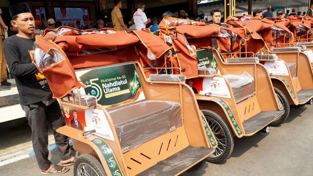 Siapa yang Masih Peduli pada Nasib Tukang Becak?
